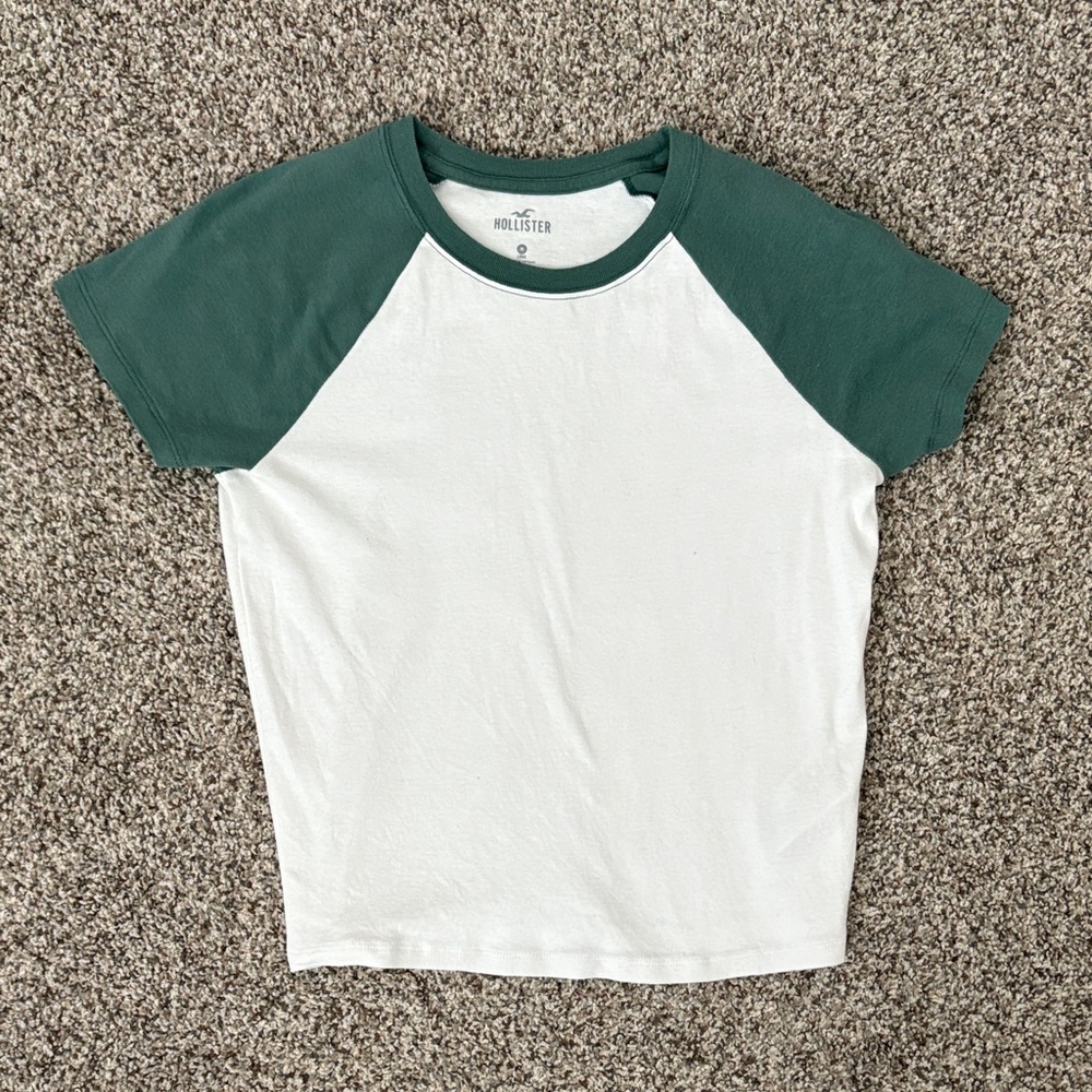 Hollister Women’s White and Green Short Sleeve Tee
